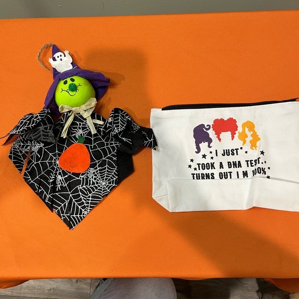6/$25 Halloween Decor Set with Pouch
